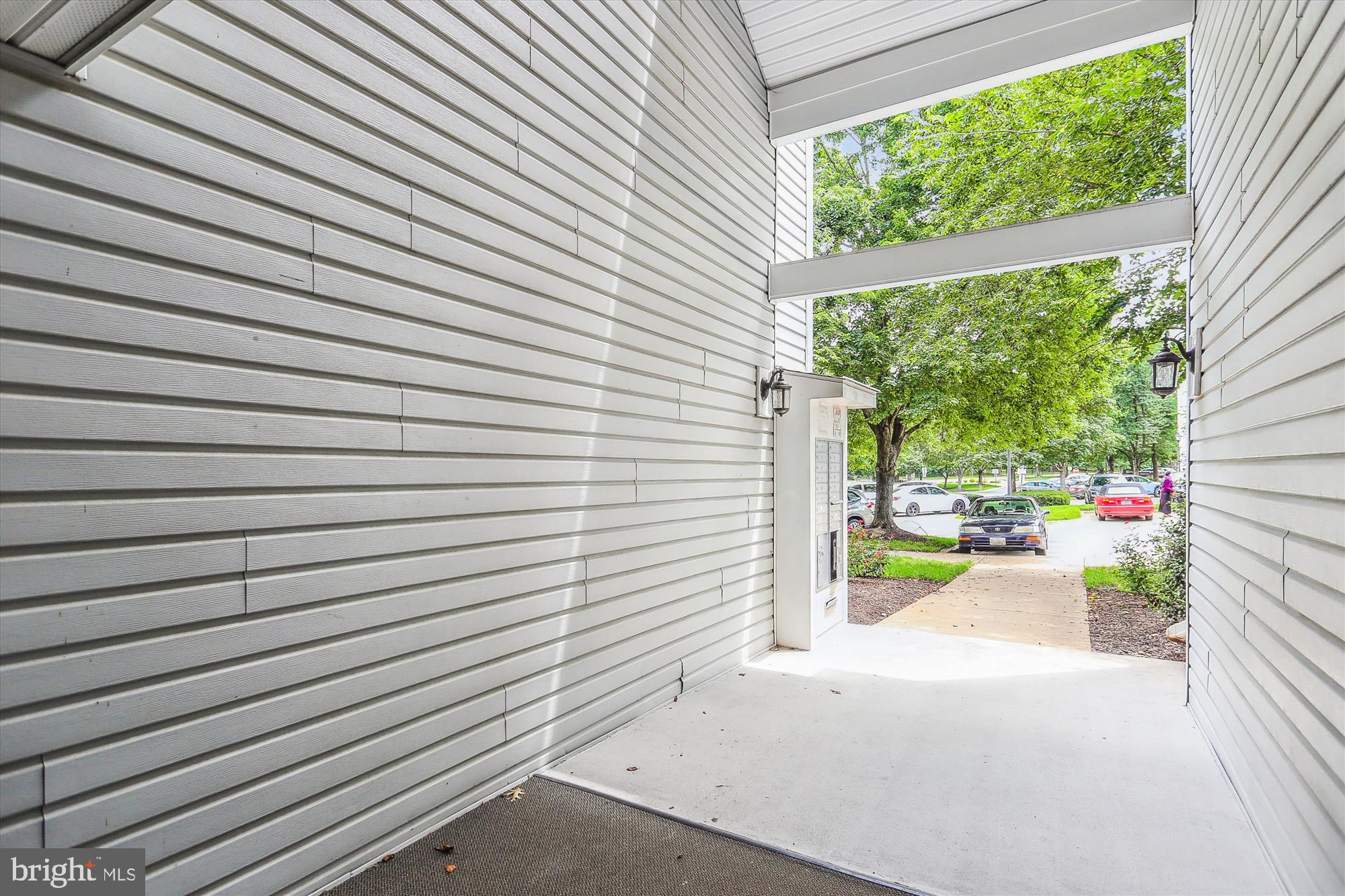 10007 VANDERBILT CIRCLE 10-6
