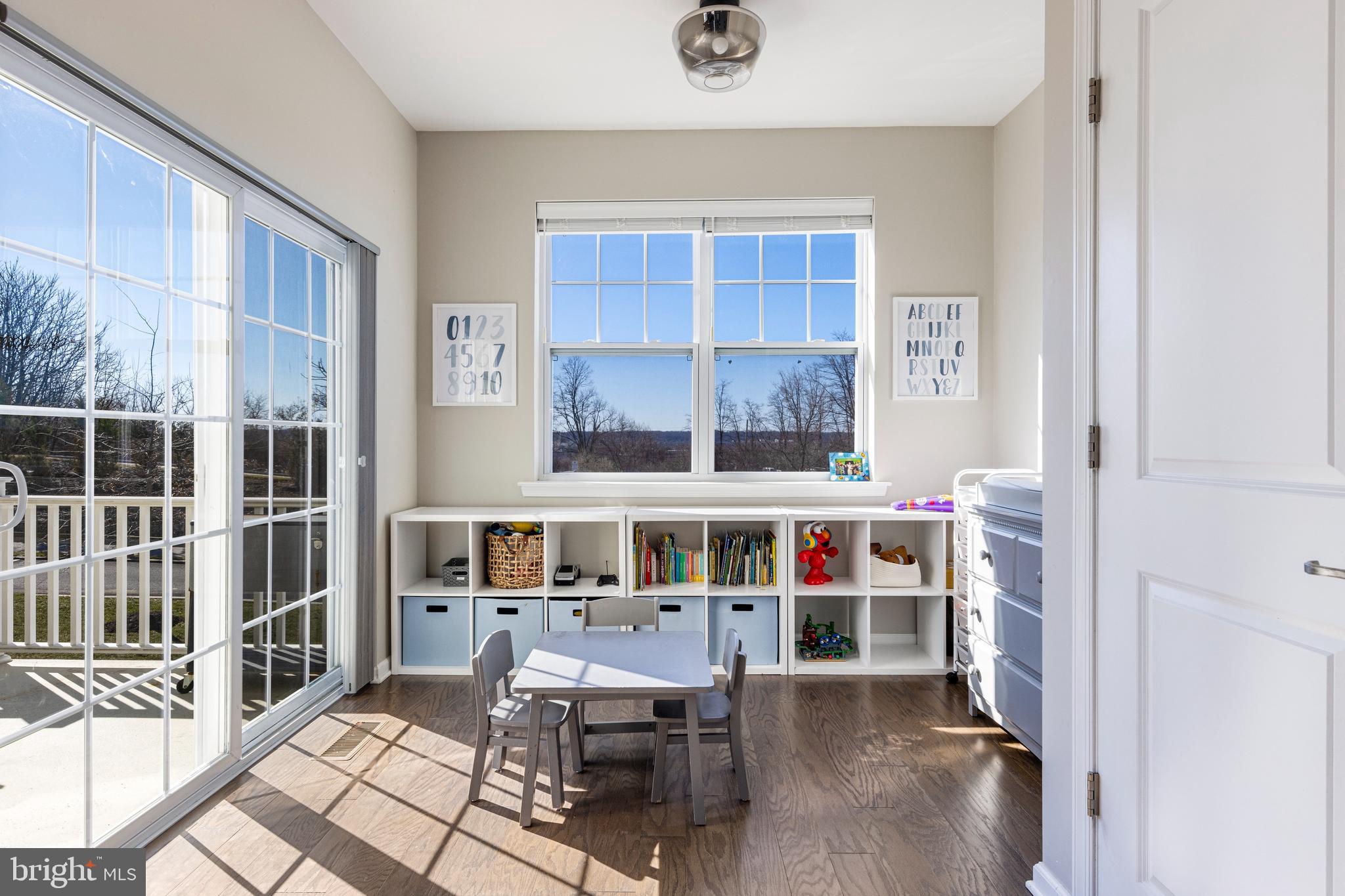 SPRING OAK - Residential