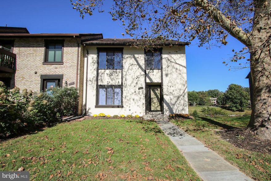 Big end unit TH backs to lake w/gorgeous views-fin.w/out bsmt w/new wet bar, new full bath, new floors, new sliding glass doors,  rec. rm./4th BR, walkout to patio + fenced yard-beaut.renovations incl.new kitchen w/granite,stainless,flooring,bltin desk,sliding glass doors,lighting all updated! Stunning master suite w/sitting room,dbl granite vanity-fabulous condition + fantastic location on lake!