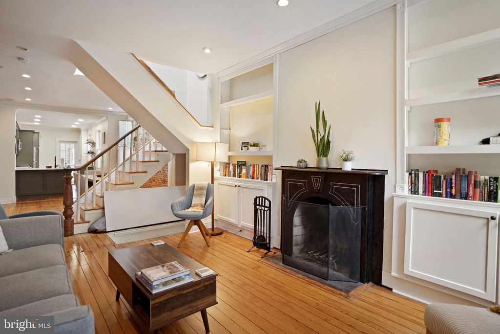 Photo of 1012 S Kenwood Avenue, BALTIMORE, MD 21224 (MLS # MDBA2186250)