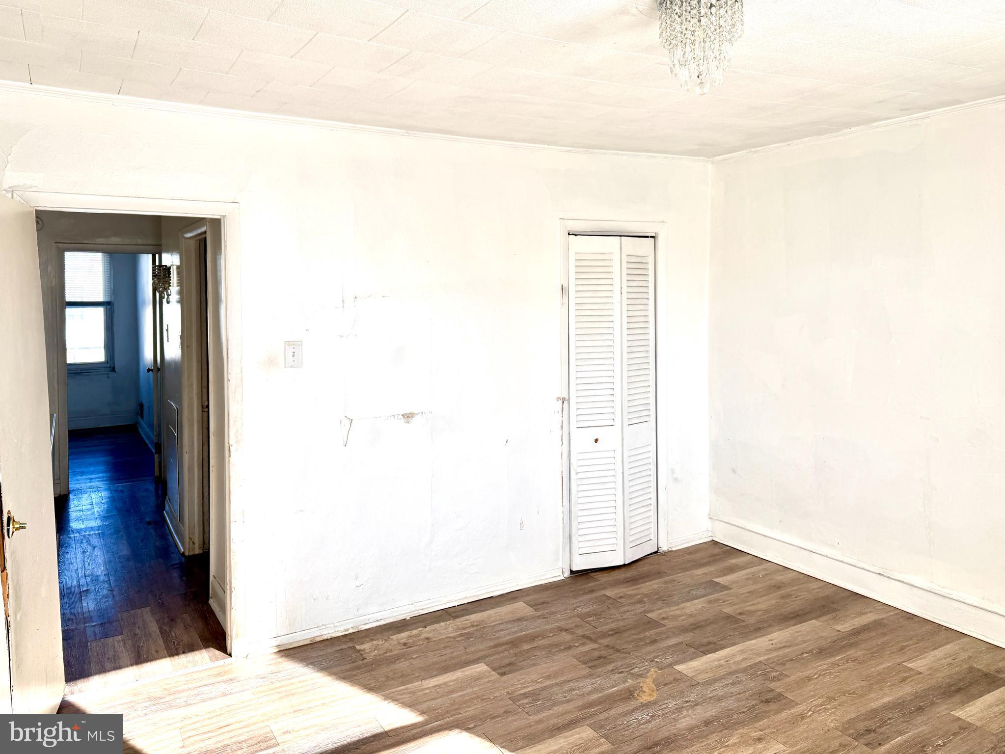 ELMWOOD PARK - Residential