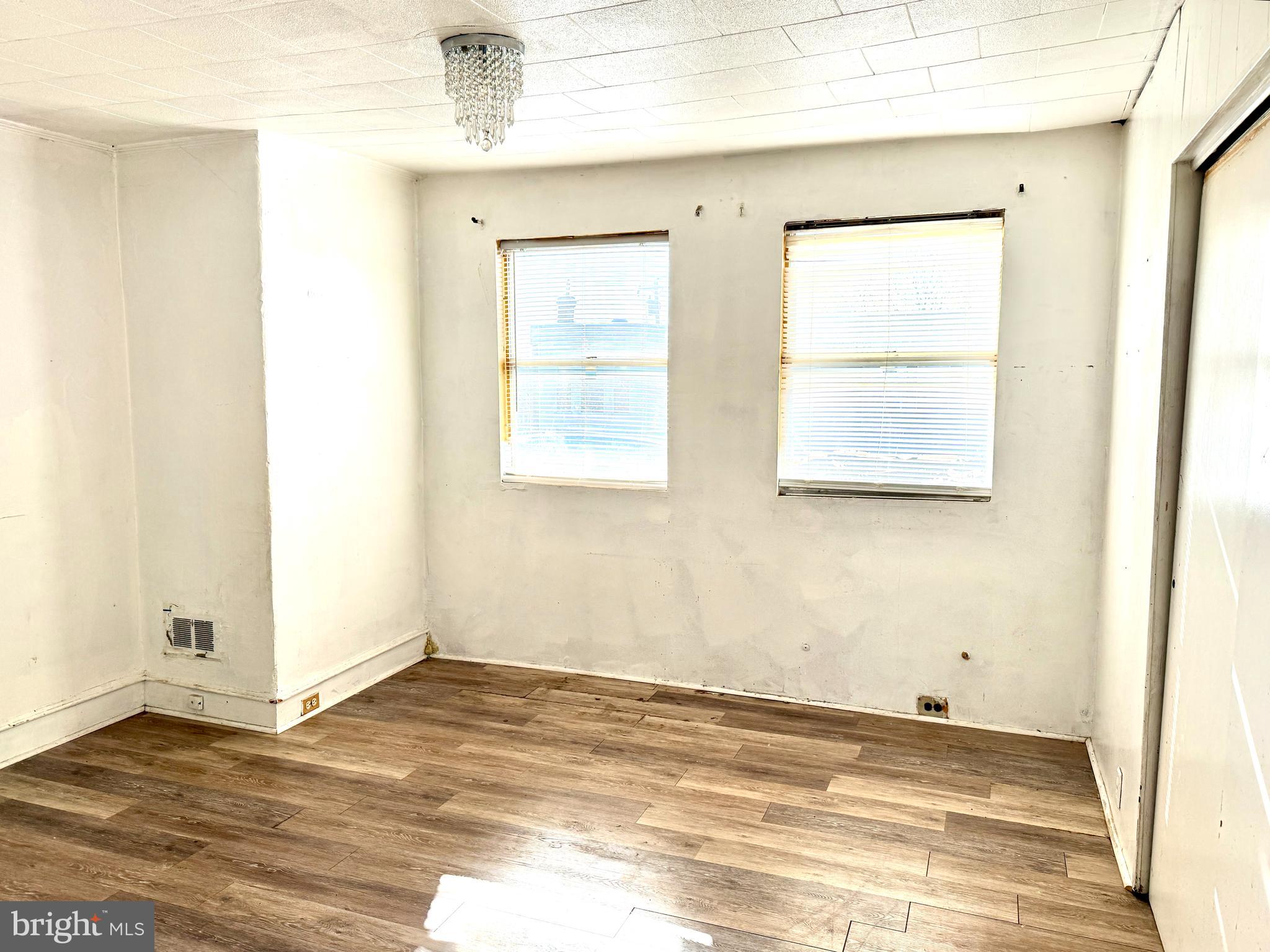 ELMWOOD PARK - Residential