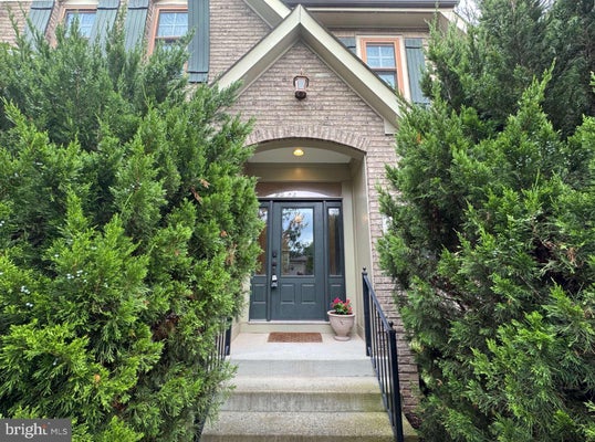 23318 APRIL MIST PL, BRAMBLETON, VA 20148 - Image e477237e1c1924e764c78e0161c2985c/950929547