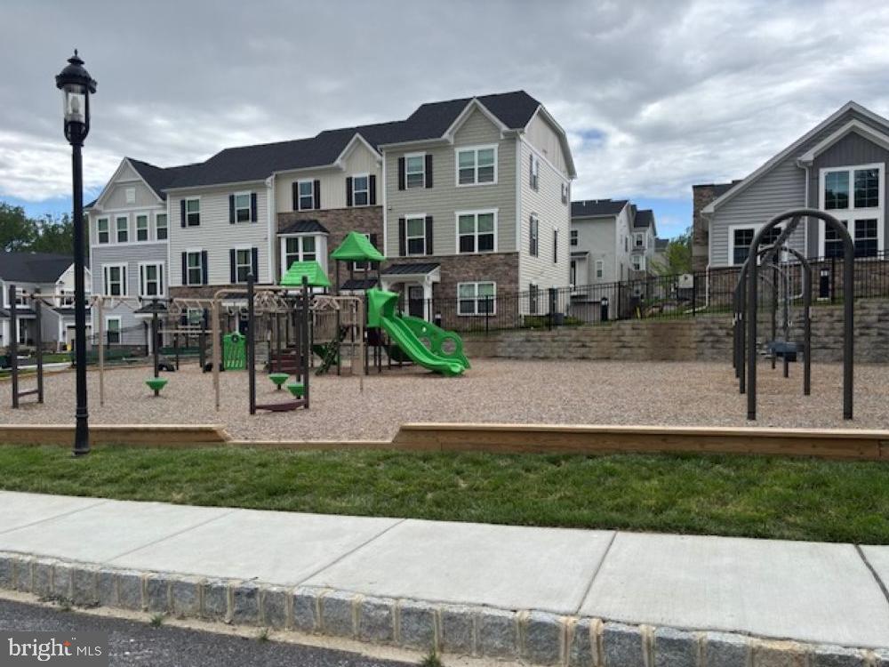 PONDS EDGE - Residential