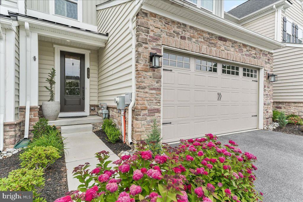 Photo of 235 W Ponds Edge Drive, MEDIA, PA 19063 (MLS # PADE2111106)