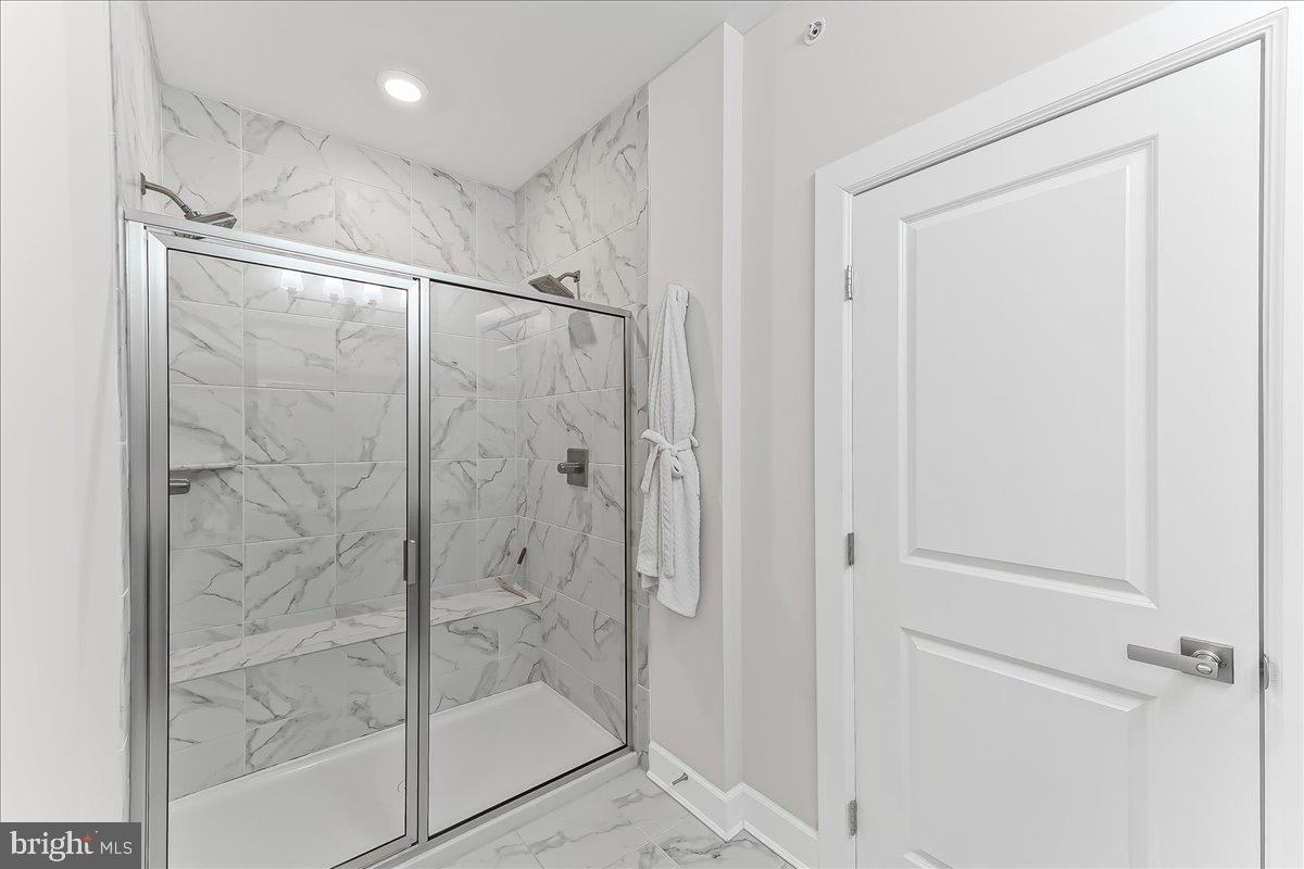 PONDS EDGE - Residential