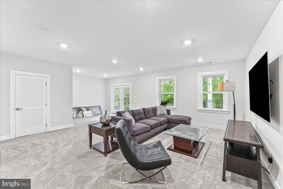 PONDS EDGE - Residential