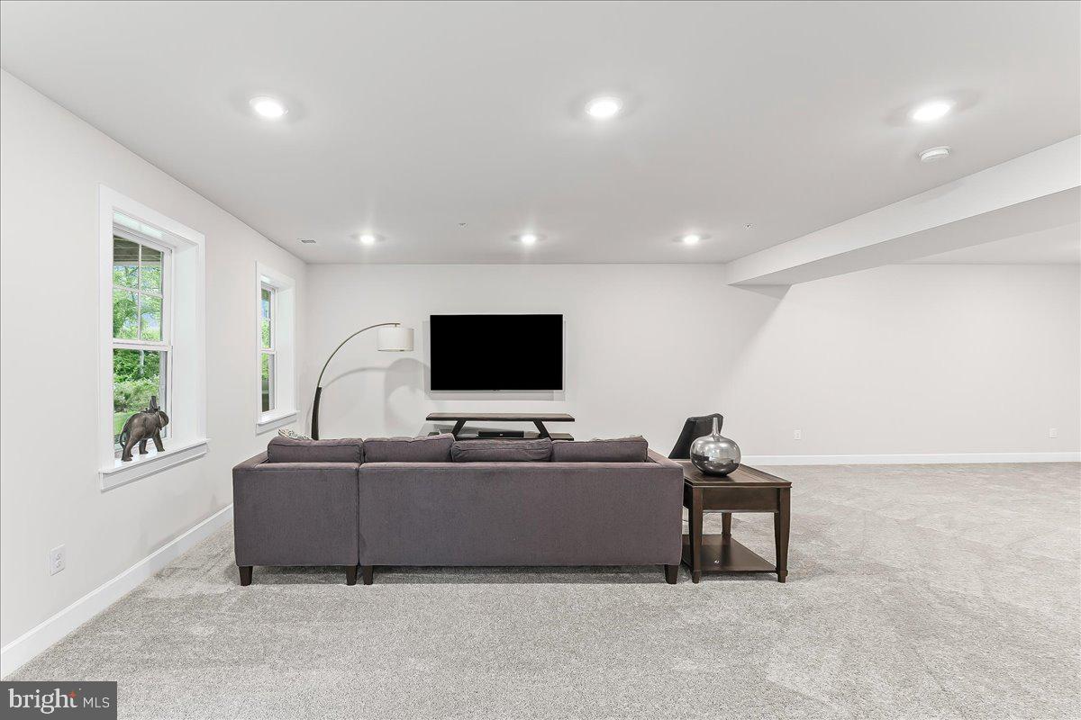 PONDS EDGE - Residential