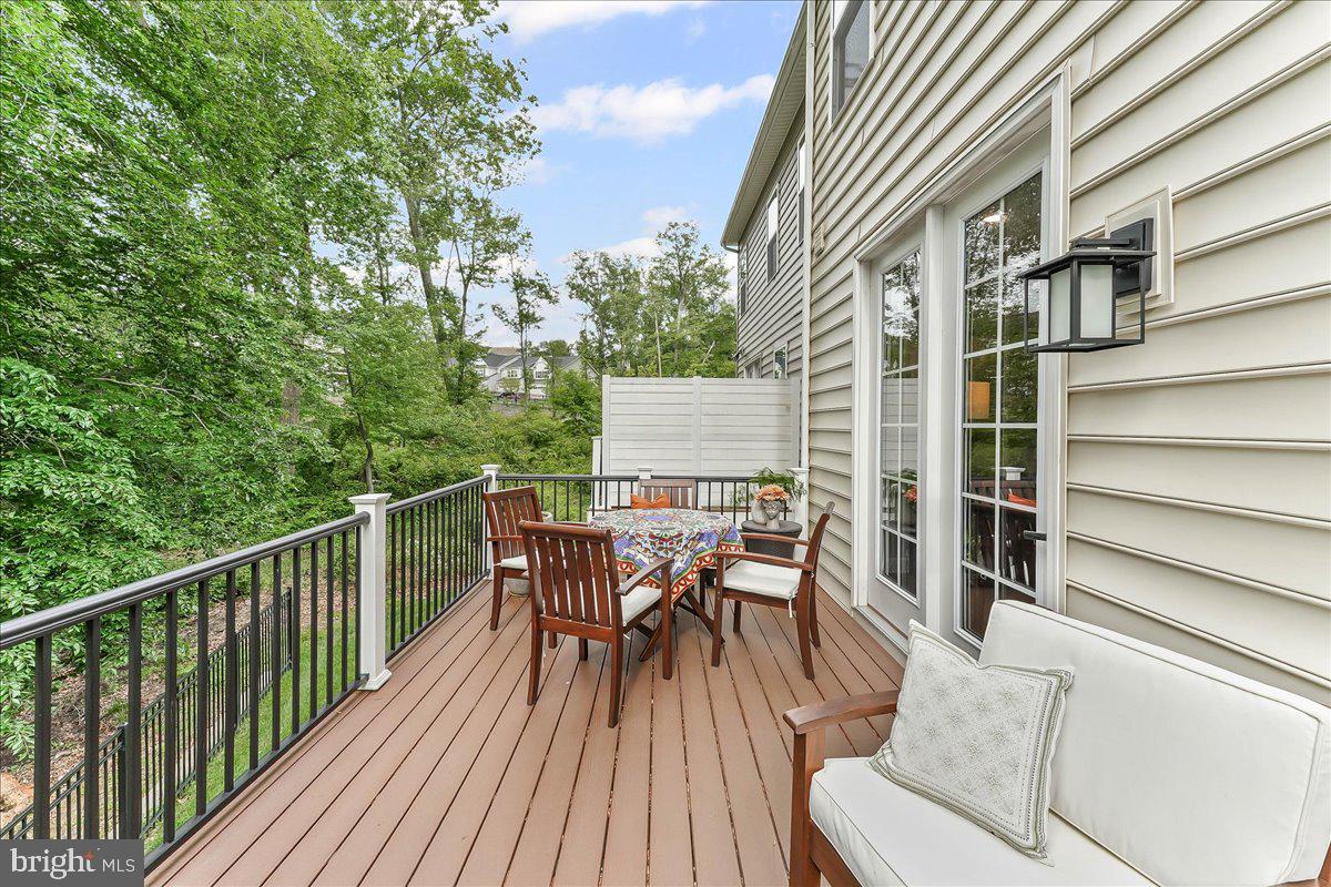 PONDS EDGE - Residential