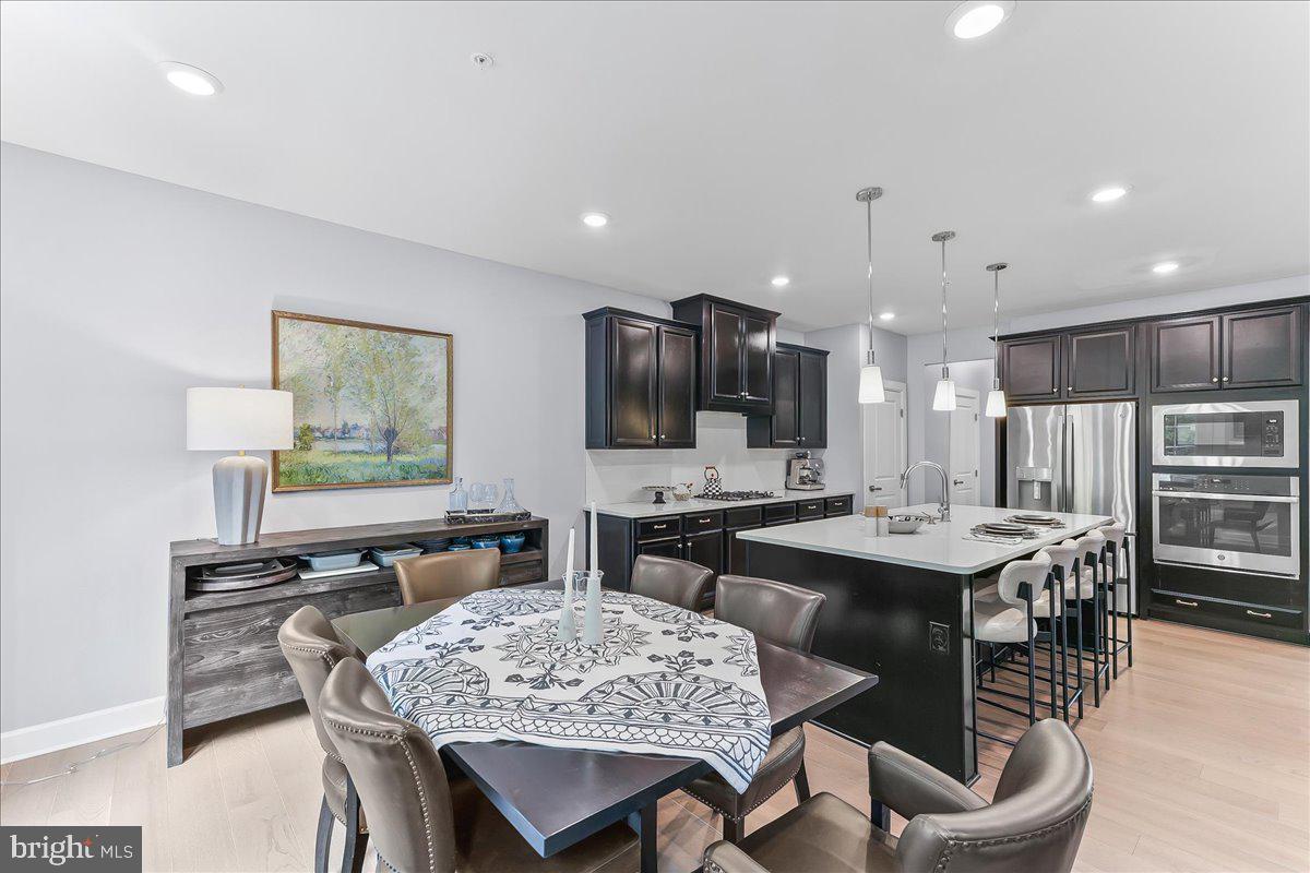 PONDS EDGE - Residential