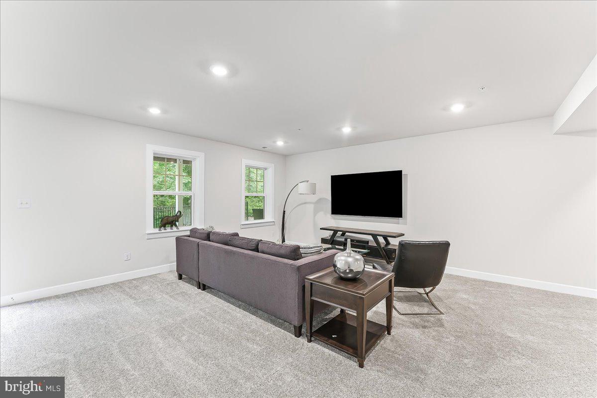 PONDS EDGE - Residential