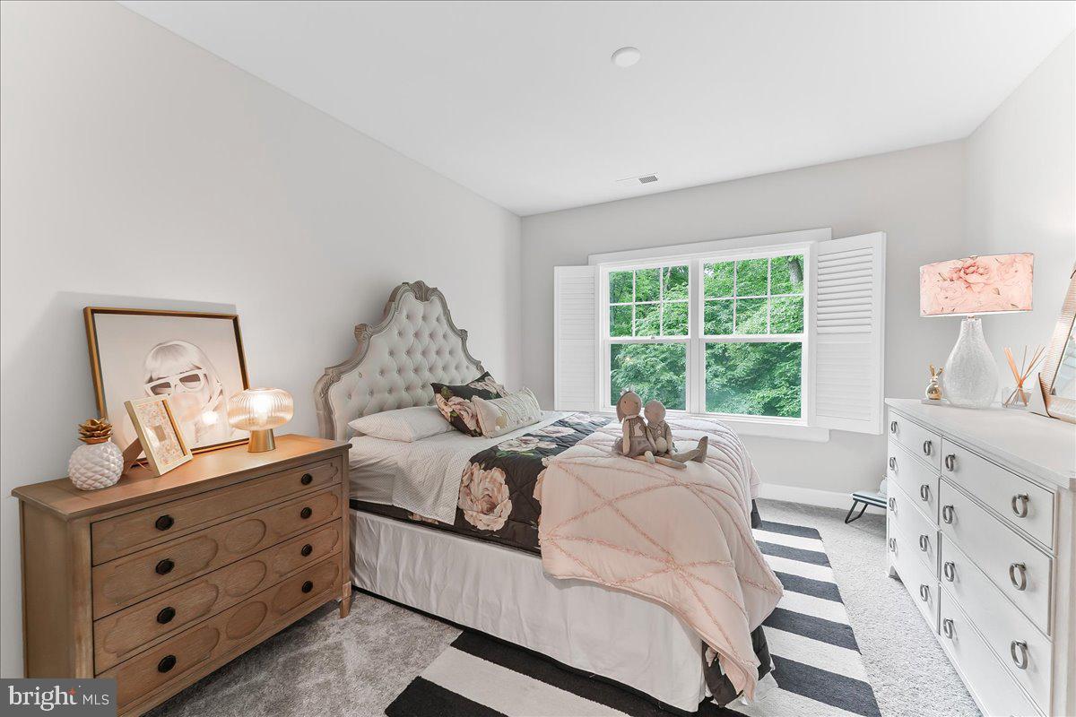 PONDS EDGE - Residential