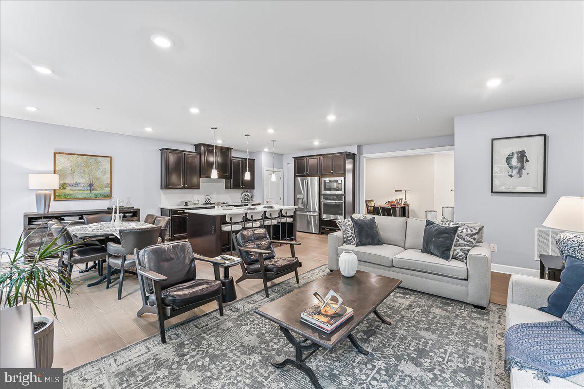 PONDS EDGE - Residential