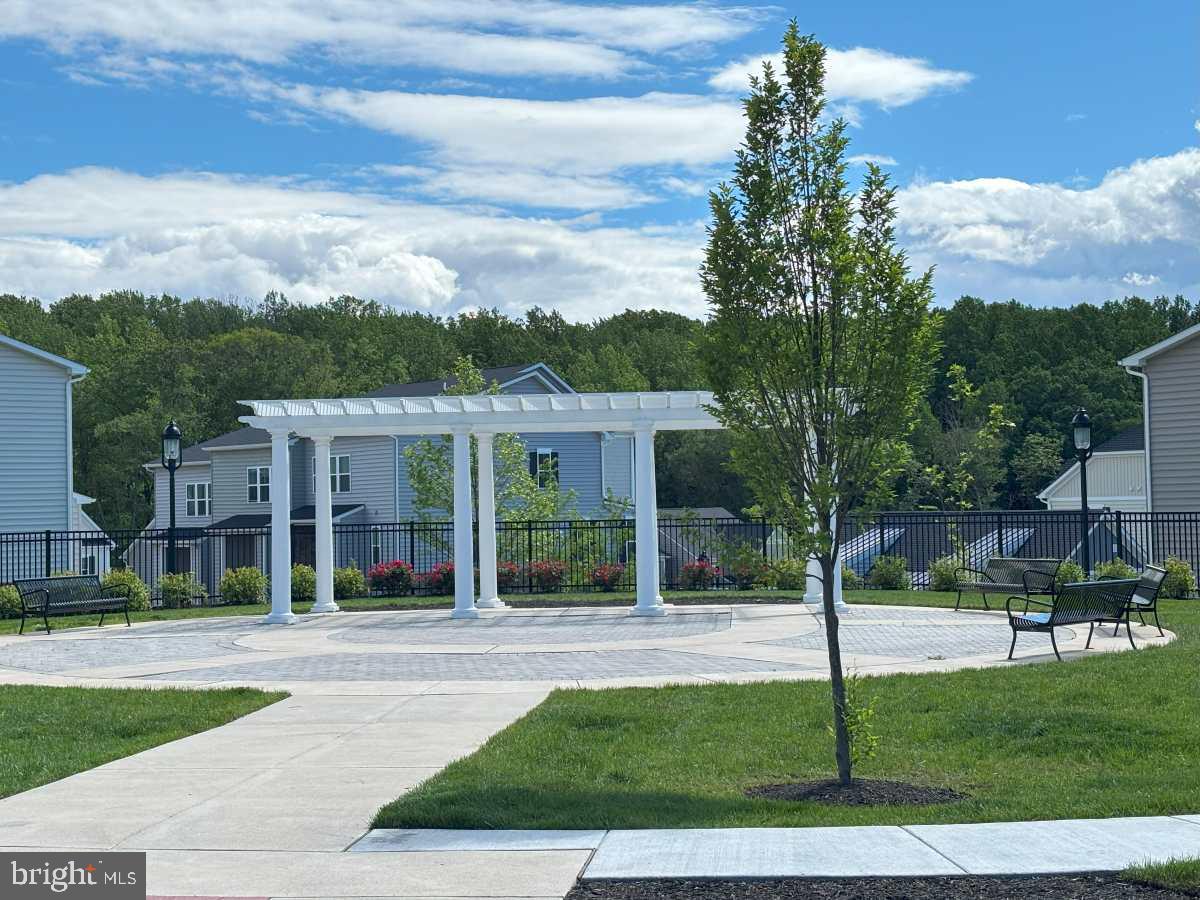 PONDS EDGE - Residential