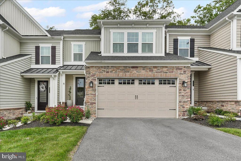 Photo of 235 W Ponds Edge Drive, MEDIA, PA 19063 (MLS # PADE2111106)