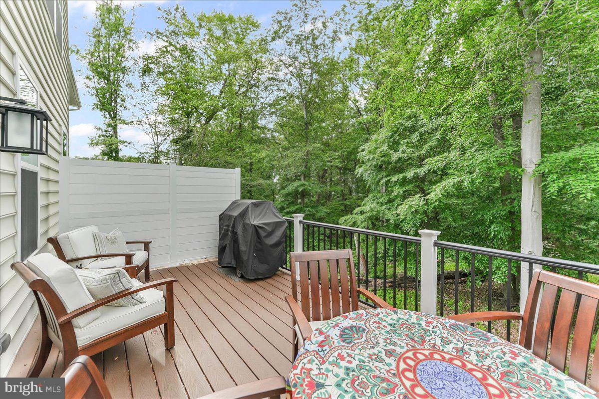 PONDS EDGE - Residential