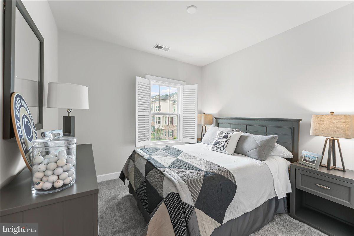 PONDS EDGE - Residential