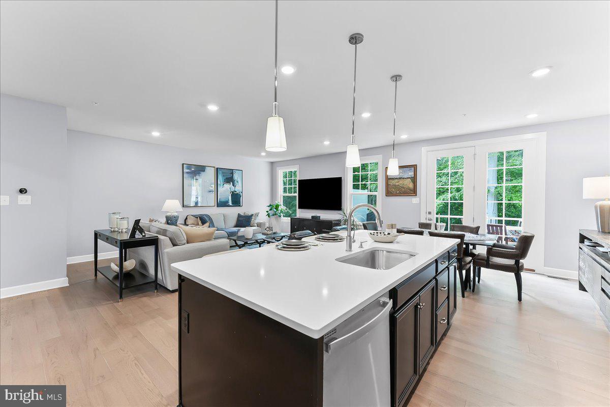 PONDS EDGE - Residential