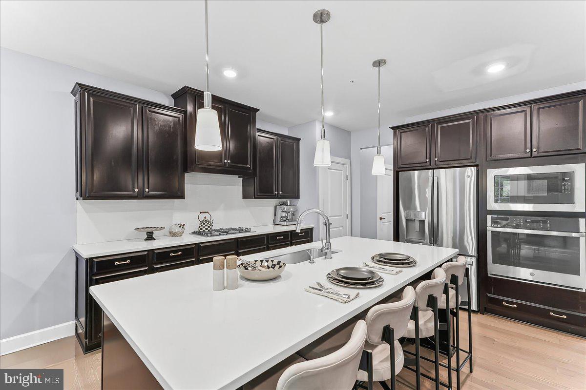 PONDS EDGE - Residential