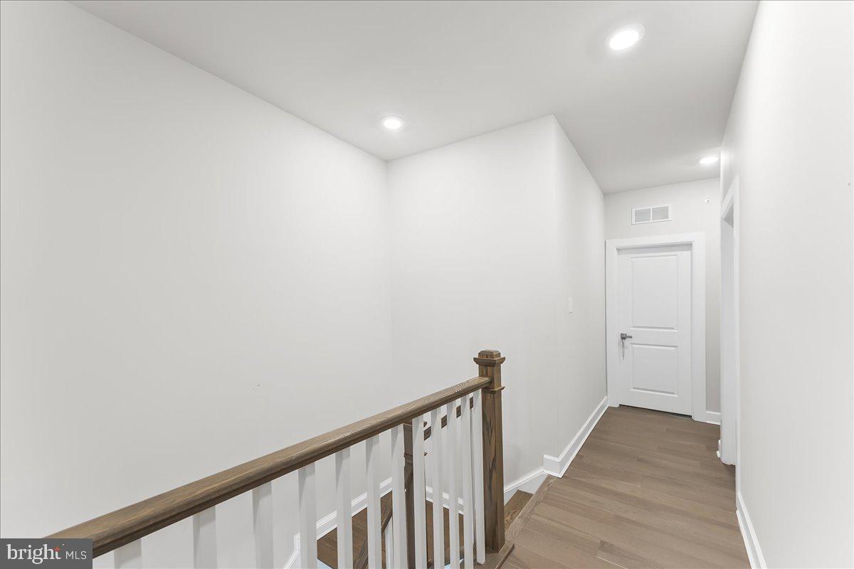 PONDS EDGE - Residential