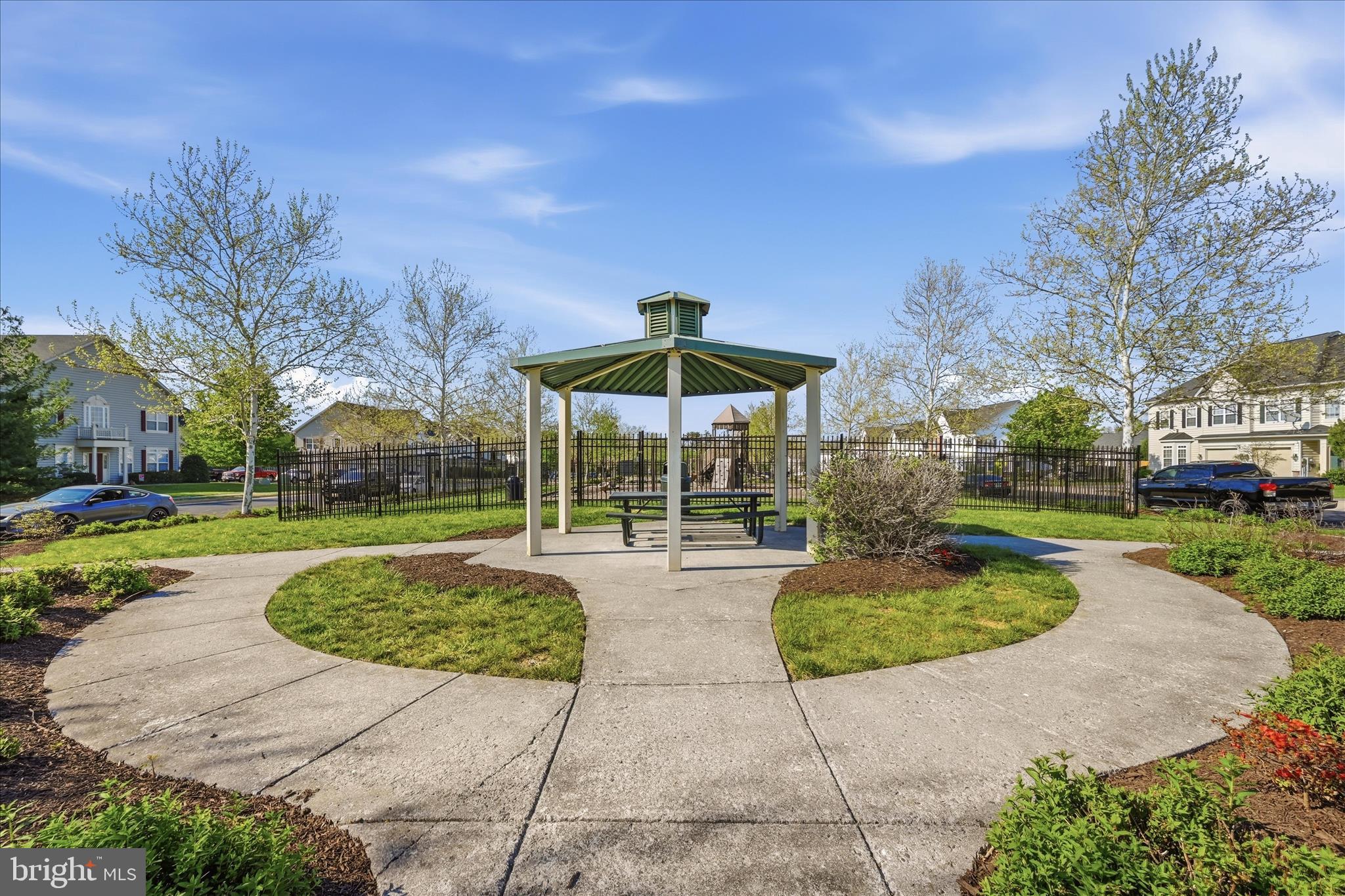 WAKELAND MANOR - Residential