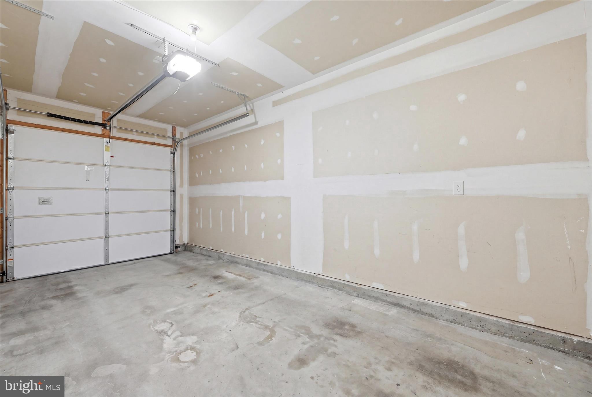 WAKELAND MANOR - Residential