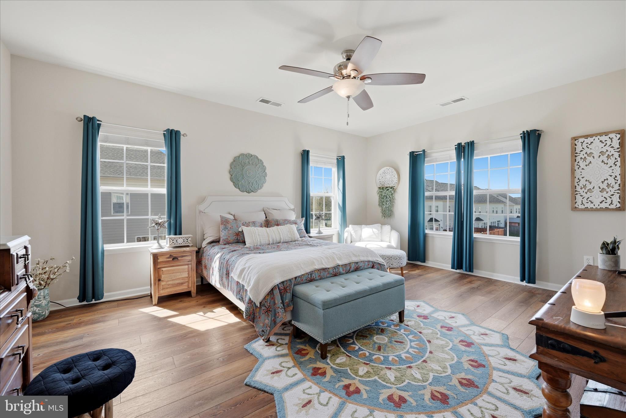 WAKELAND MANOR - Residential