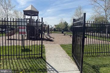 WAKELAND MANOR - Residential