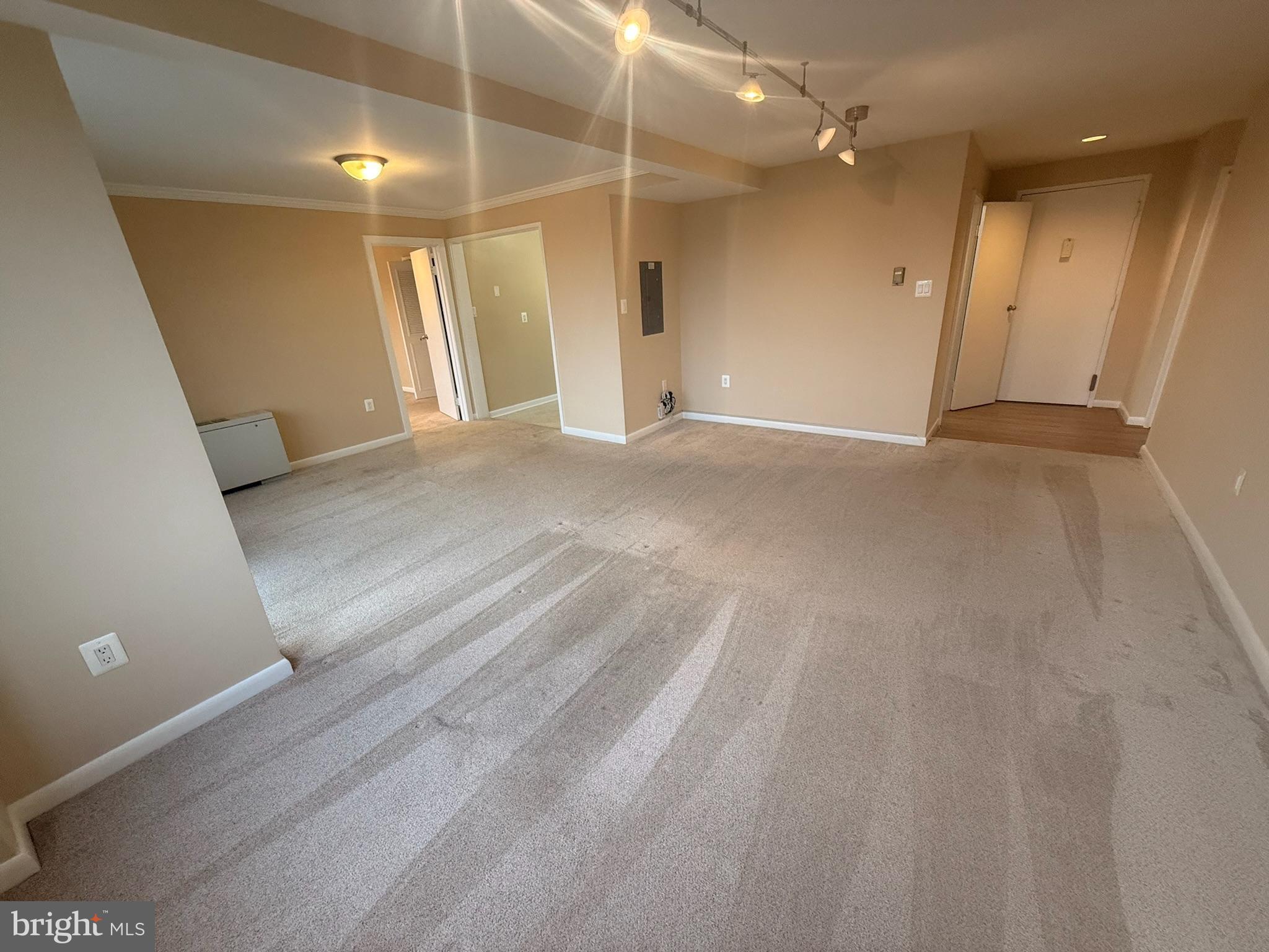 10201 GROSVENOR PLACE 818