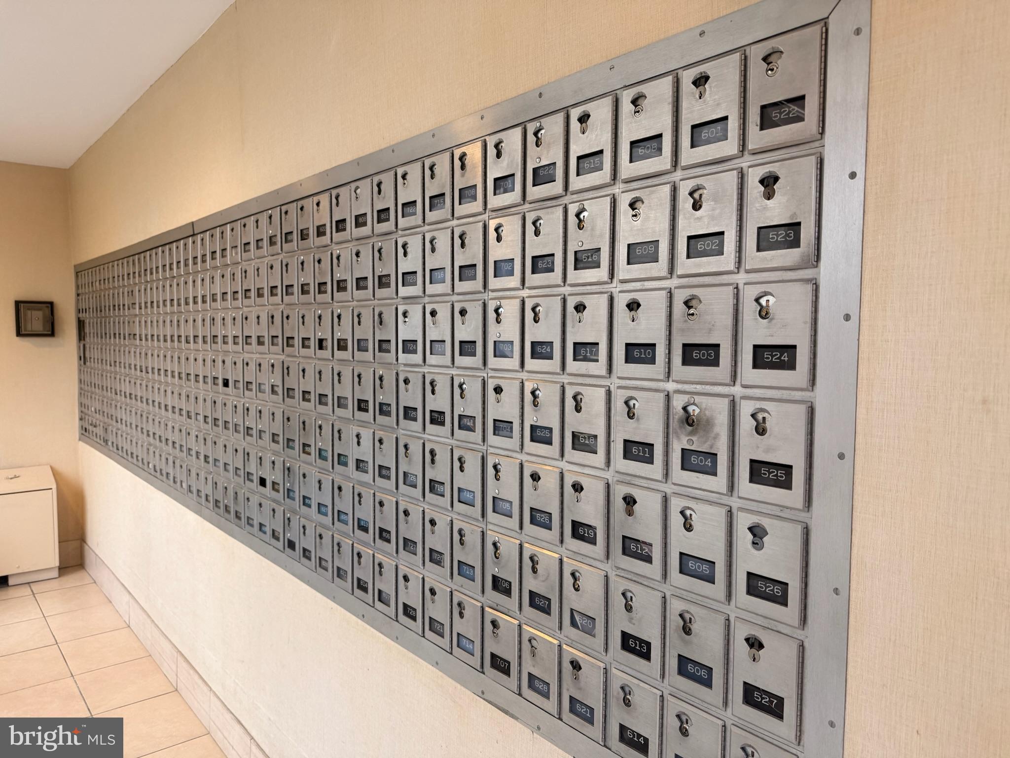 10201 GROSVENOR PLACE 818