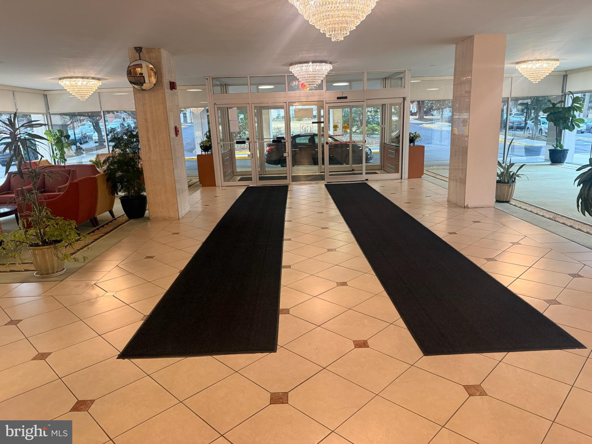 10201 GROSVENOR PLACE 818