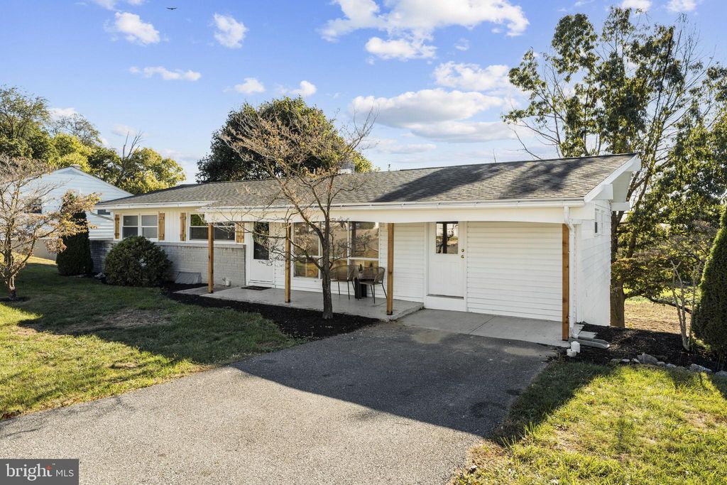 Photo of 930 Groff Avenue, ELIZABETHTOWN, PA 17022 (MLS # PALA2077706)