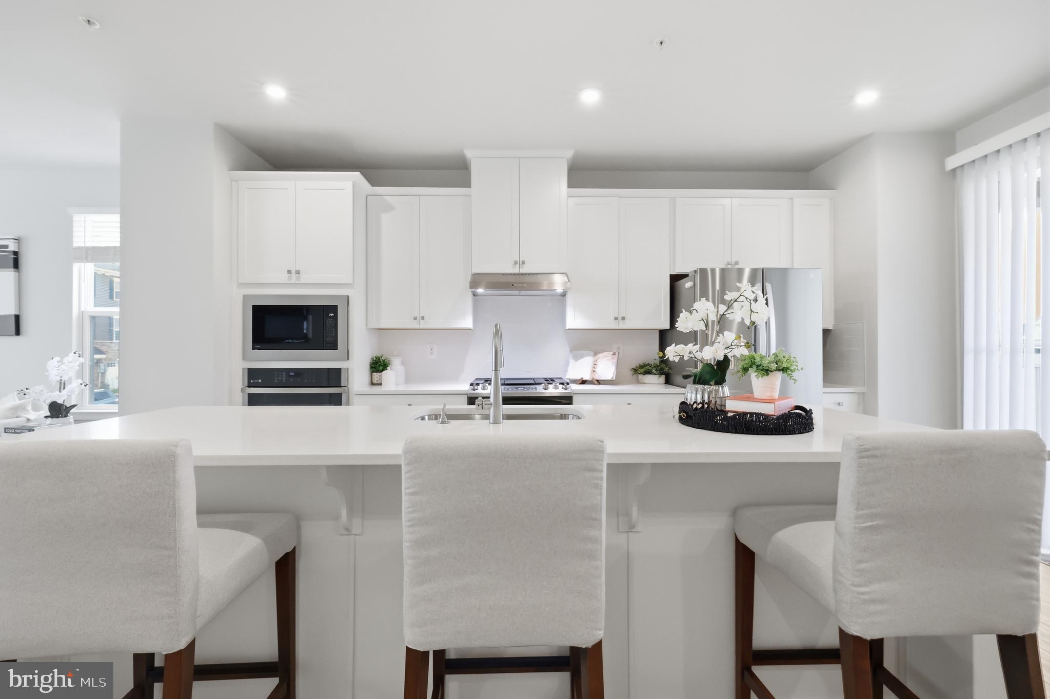 8115 PRIMROSE LANE