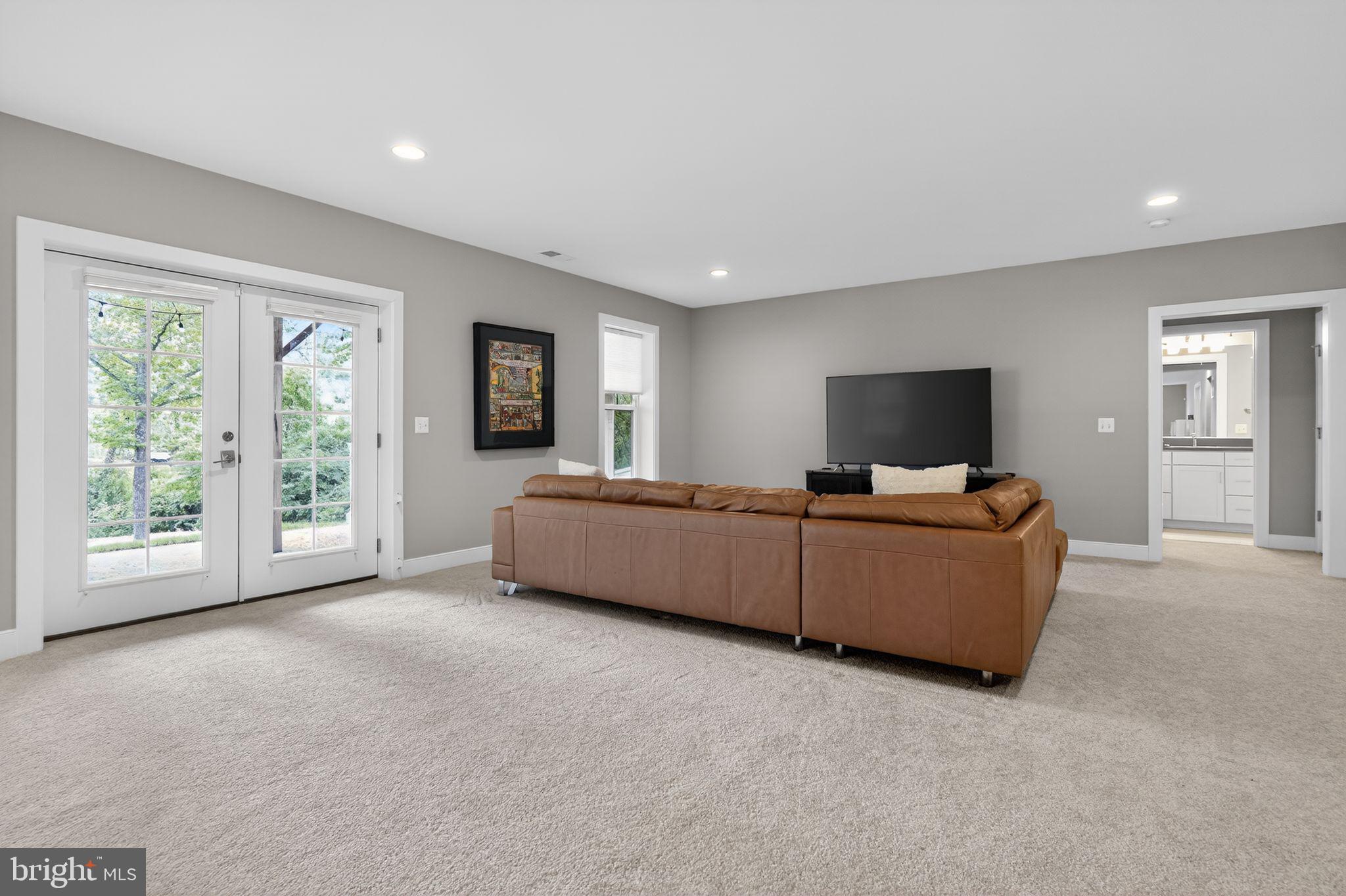 OAKCREST - Residential