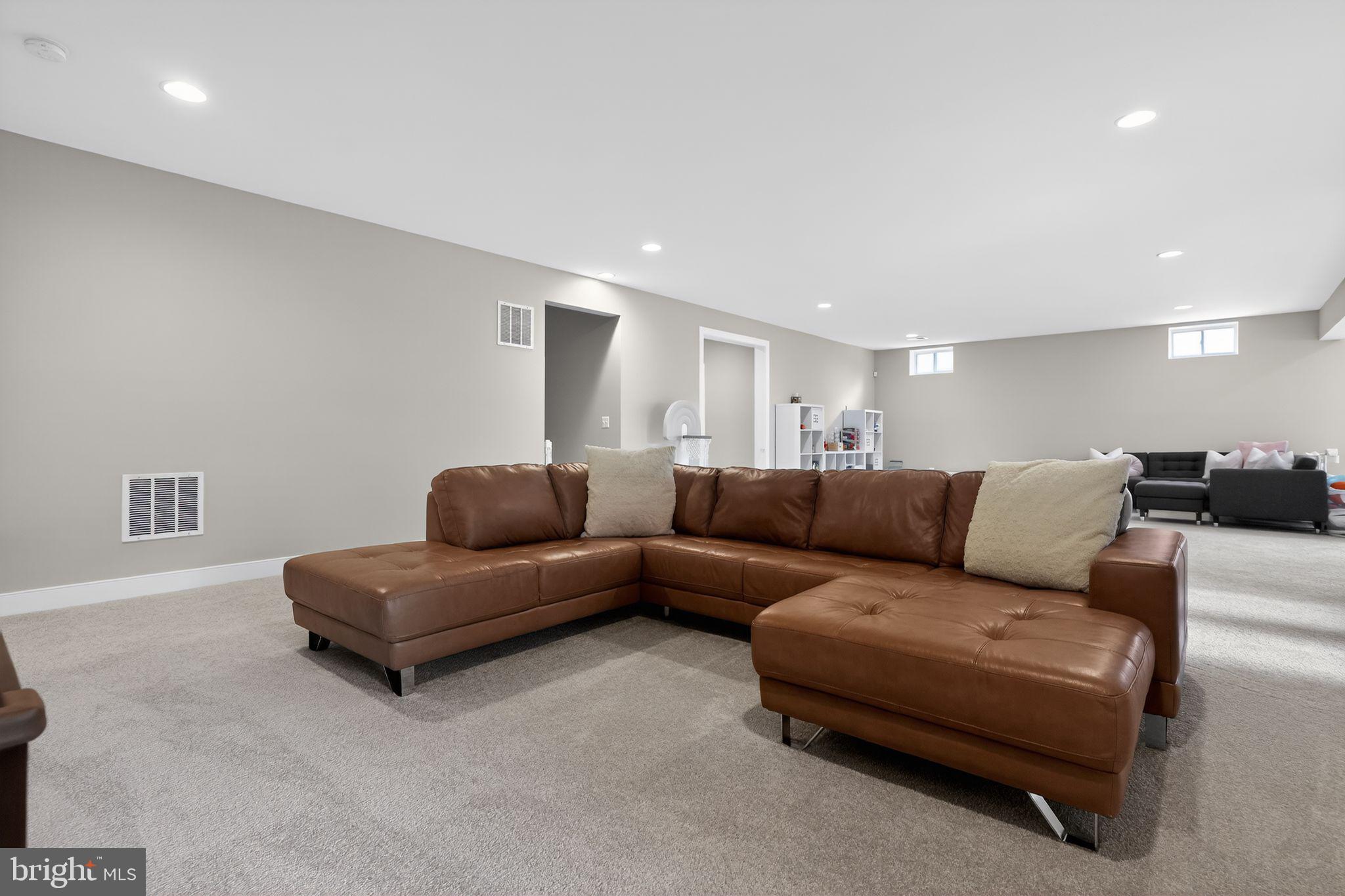 OAKCREST - Residential