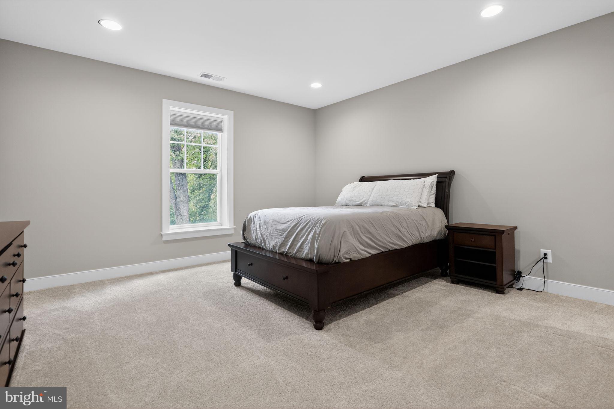 OAKCREST - Residential