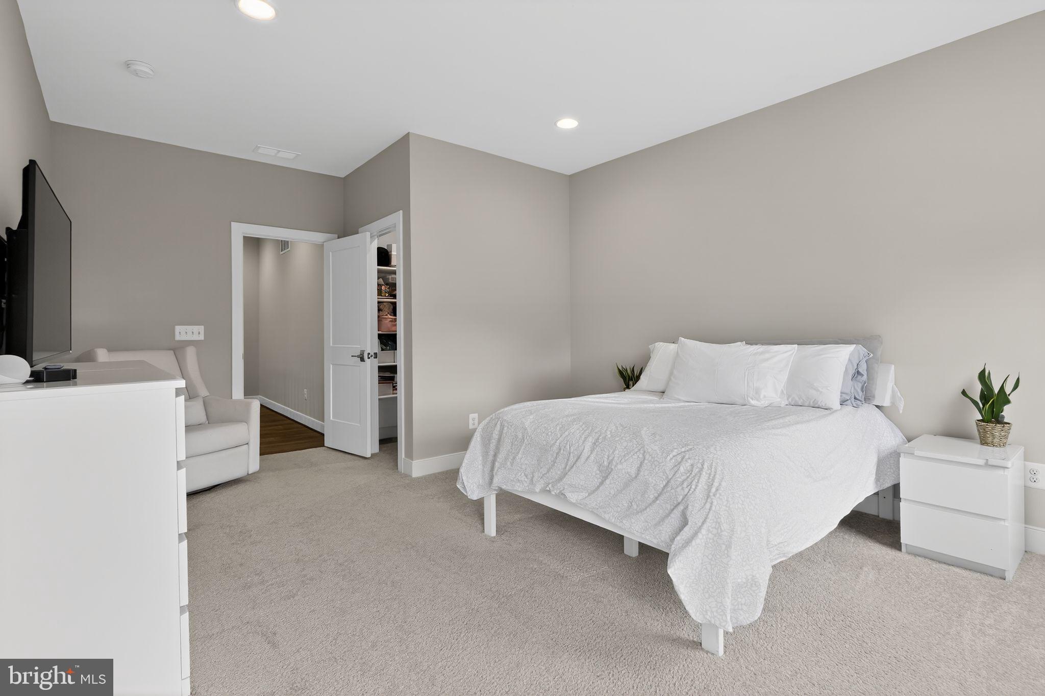 OAKCREST - Residential