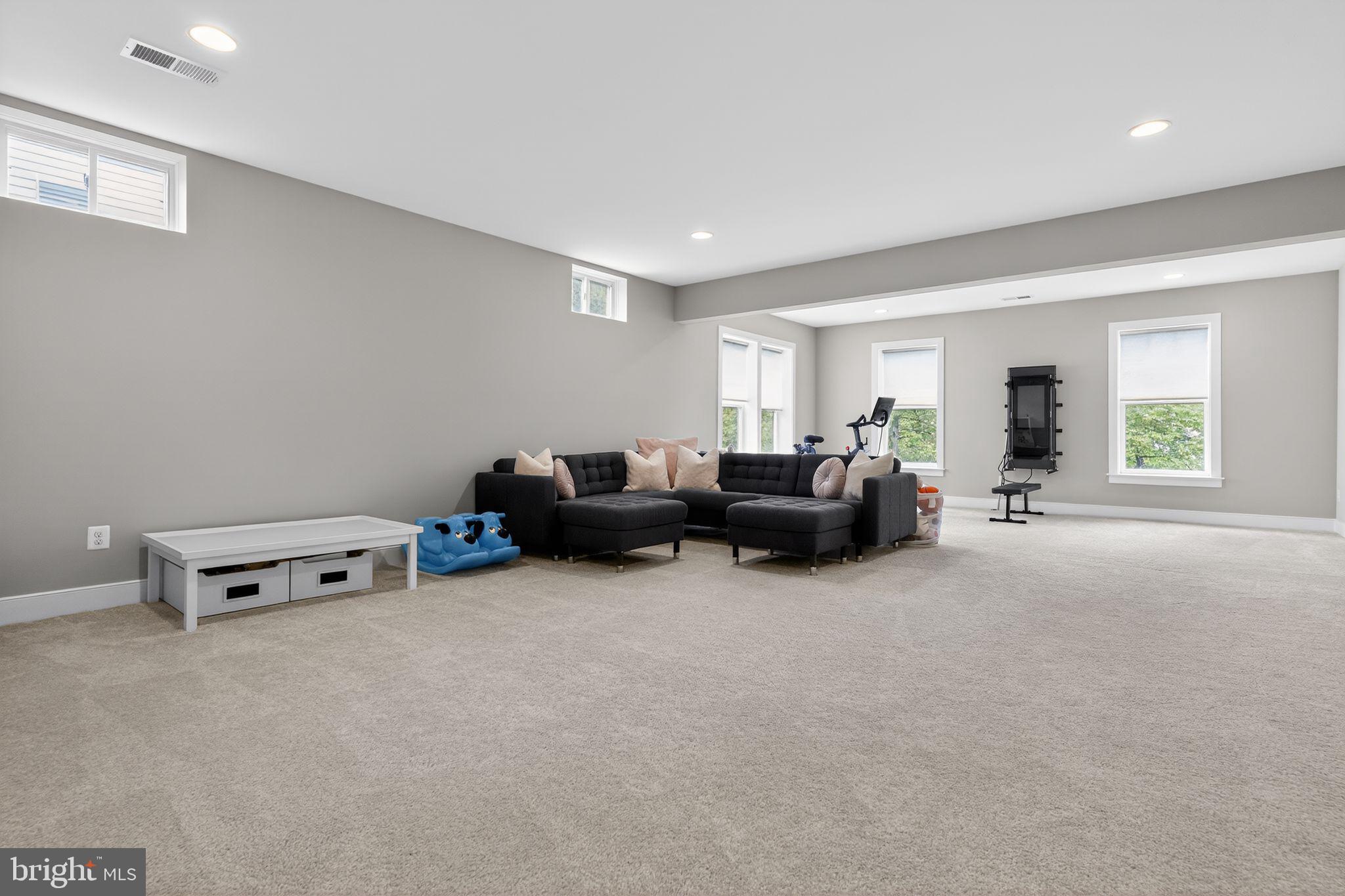 OAKCREST - Residential