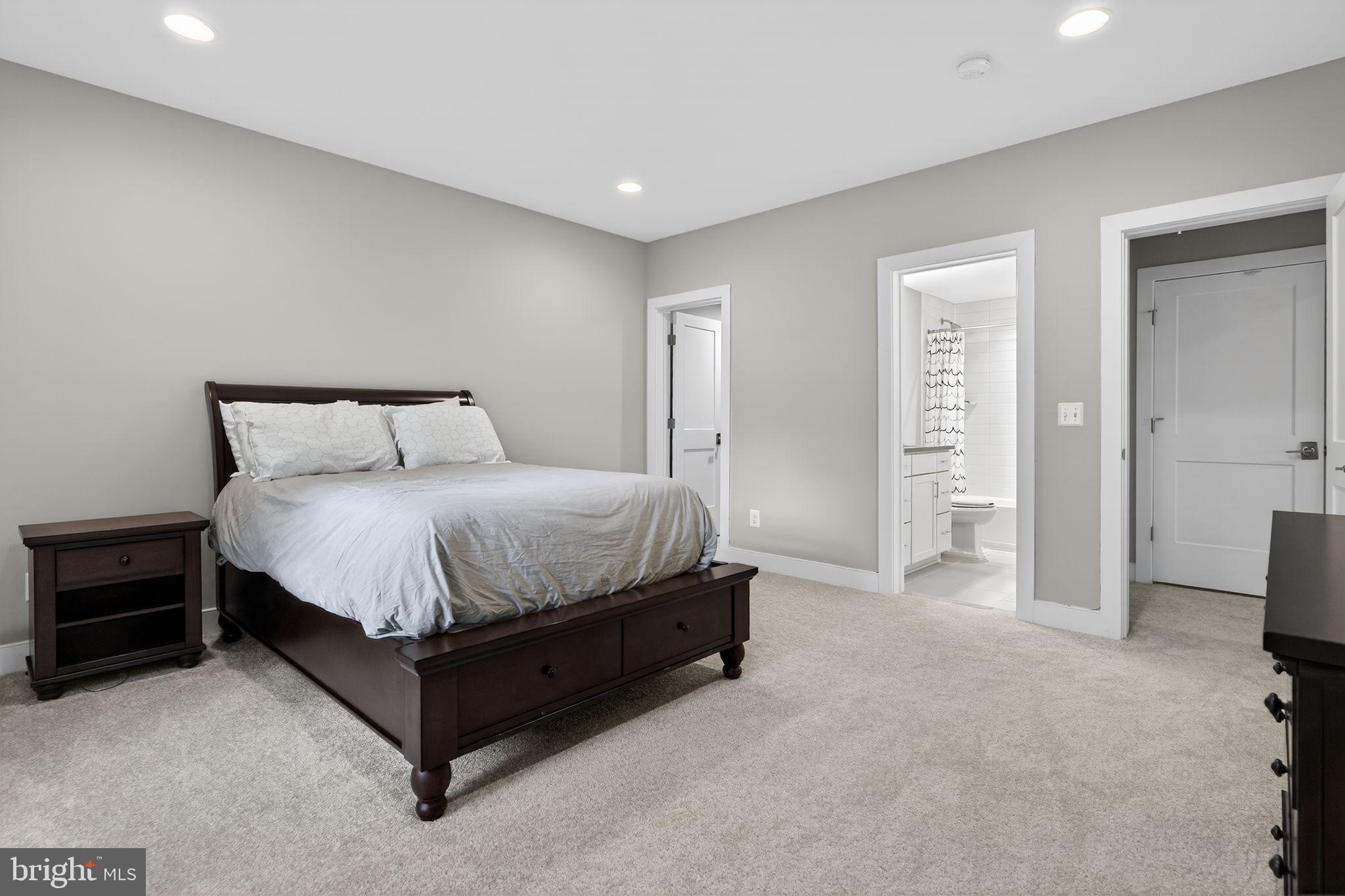 OAKCREST - Residential