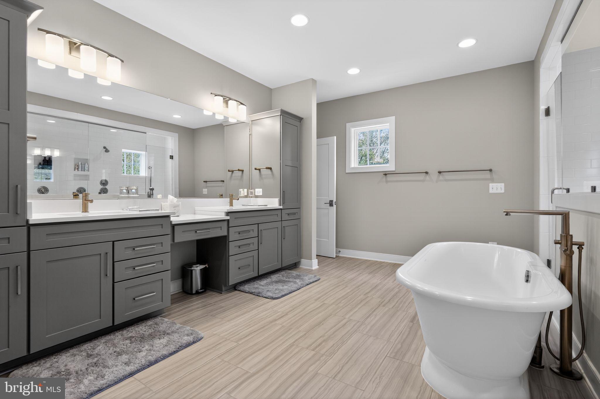 OAKCREST - Residential
