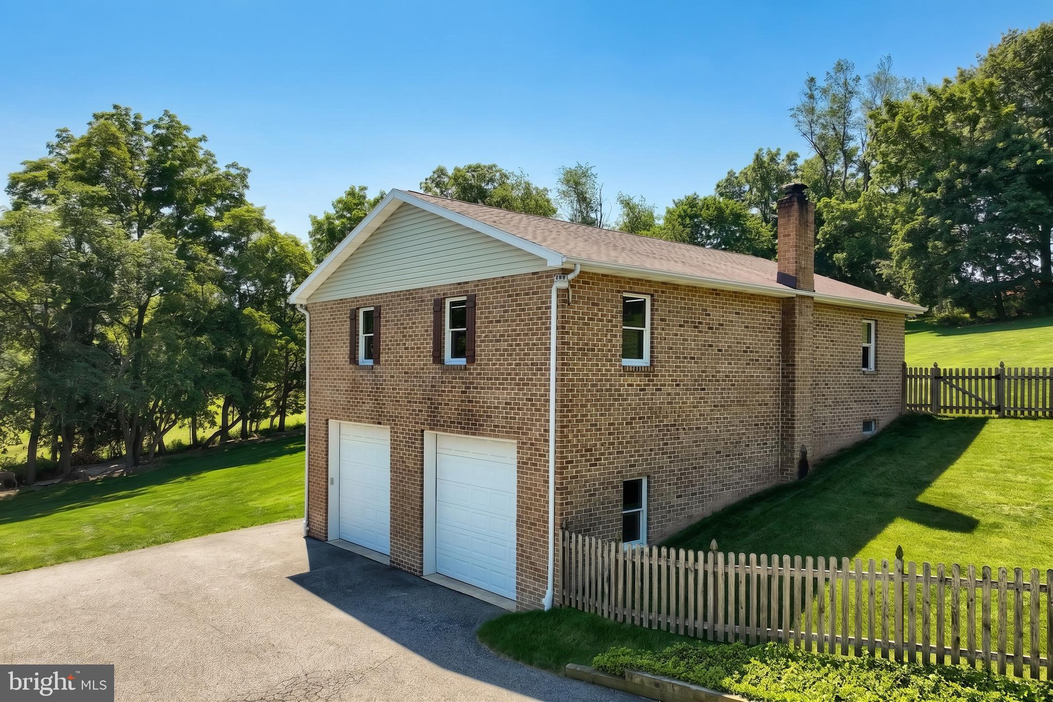 715 MEADOWVIEW DRIVE