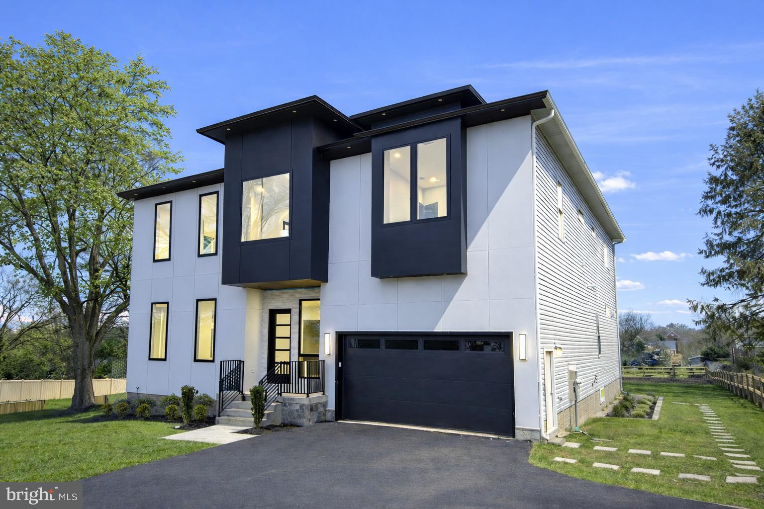 2613 BEACON HILL ROAD