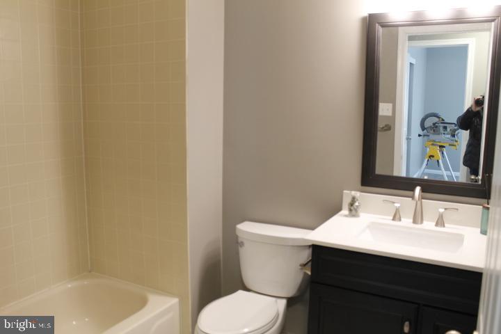 MONTGOMERY BROOKE - Residential Lease