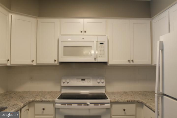 MONTGOMERY BROOKE - Residential Lease