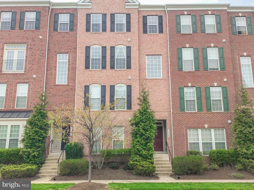 Spacious 3 bedroom, 2 1/2 bathrooms townhouse style condo, with garage and driveway, located in Potomac Club. Master bedroom with private bathroom and 2 walk-in closets. Offfice/den on main level. Large kitchen with separate dining area; balcony off kitchen. Gated community offers secured entry with 24hrs security, indoor and outdoor pool and Gym/fitness center. Community is located directly across Stonebridge at Potomac Town Center with plenty shopping, dining, and entertainment. Quick access to I-95.