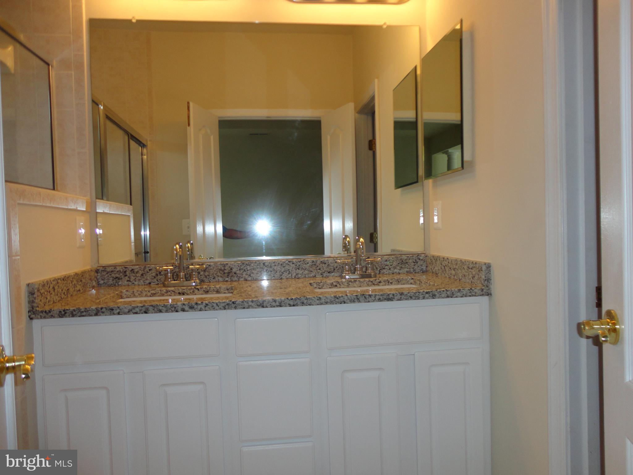 STONE RIDGE LANDBAY 5R - Residential