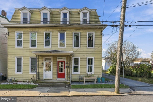 54 W DONEGAL ST, MOUNT JOY, PA 17552 - Image e47c34e43a1f43c8e07fb4d9bd7214a3/2061995704