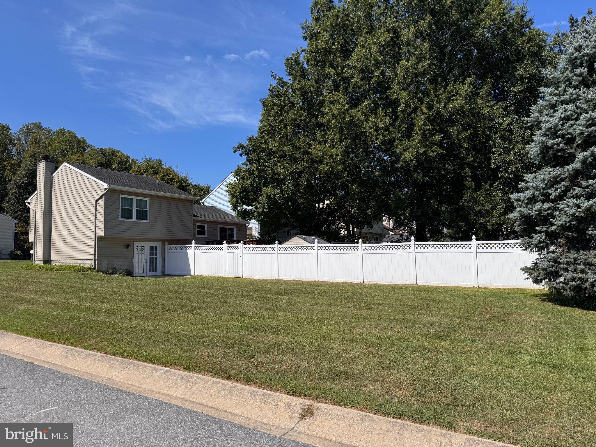 6129 DUCKETTS LANE