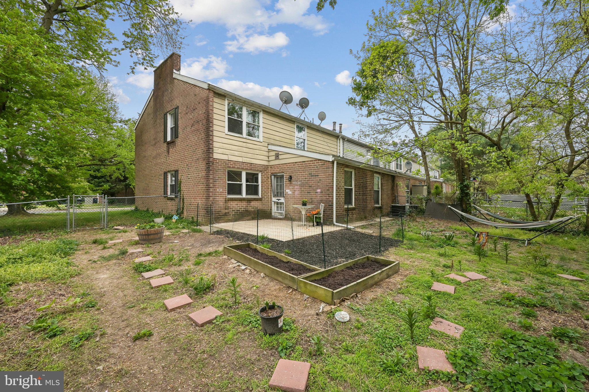 1829 EDGEWOOD PLACE
