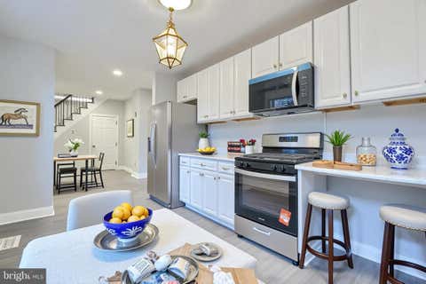 Townhouse For Sale - 304 S Franklintown Road<br/> BALTIMORE, MD 21223